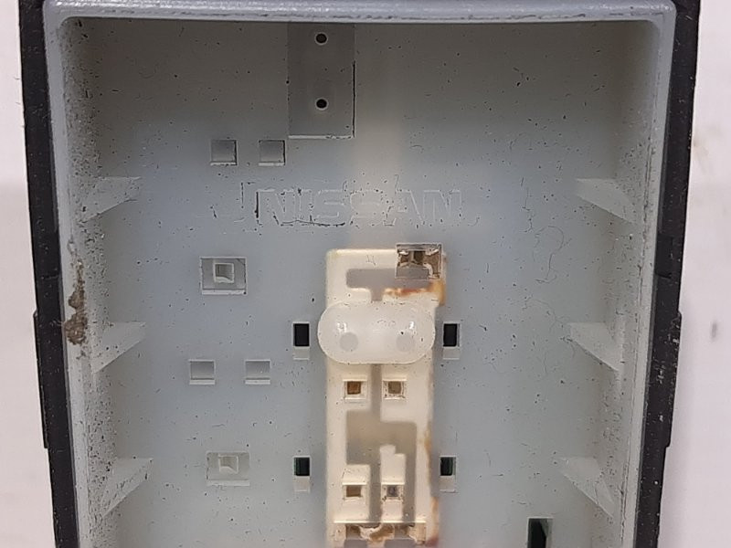 Кнопка стеклоподъемника Nissan Tiida C11 1.6 БЕНЗИН HR16 2004 (б/у) Киев - изображение 3