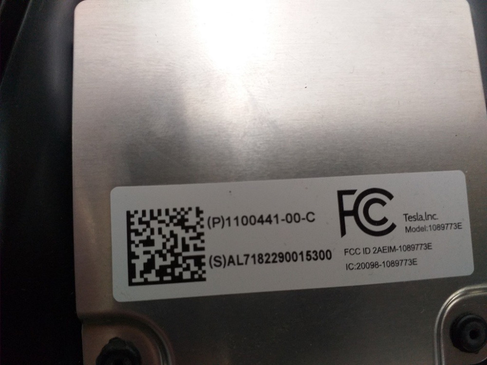 Накладка стойки B наружная правая (стекло) с камерой Tesla model 3 1109255-00-G Київ - зображення 4