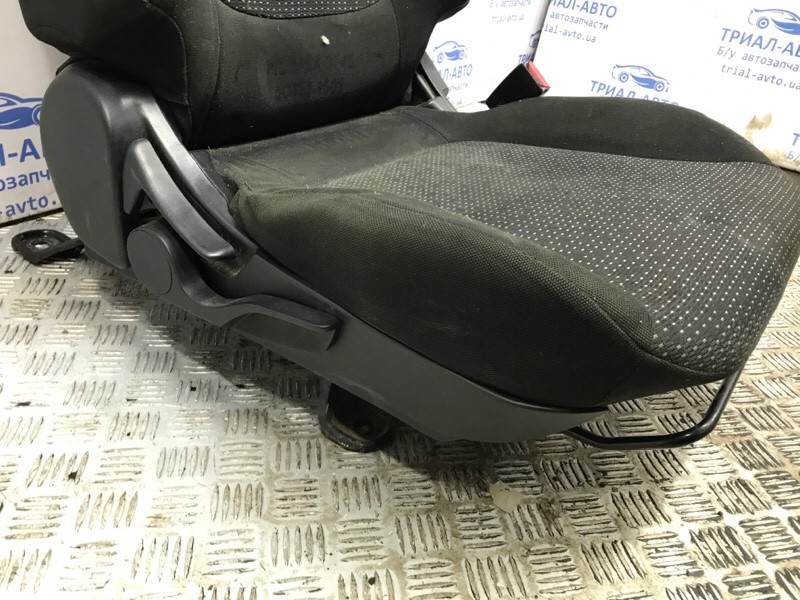 Сиденье переднее правое Mitsubishi L200 KB 2.5 ДИЗЕЛЬ 4D56U 2006 (б/у) Киев - изображение 5
