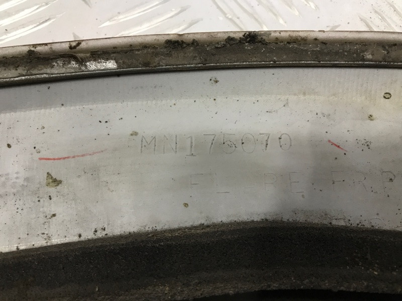 Накладка крыла Mitsubishi Outlander CU 2.4 БЕНЗИН 4G69 2003 перед. прав. (б/у) Київ - зображення 7