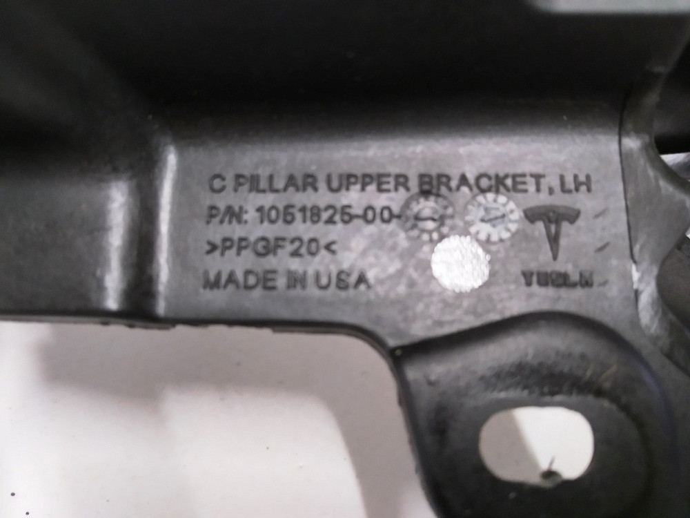 1Кронштейн облицовки стойки C верхний левый Tesla model X 1056083-00-C Киев - изображение 3