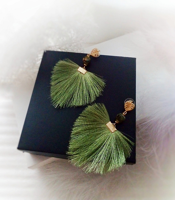 Сережки віяла листок сердечко гвіздок пусет оливковий зелений гематит китиця атлас Луцк - изображение 2