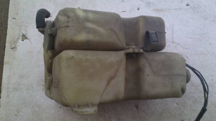 Бачек омывателя Мазда 626 86г.в. оригинал Винница - изображение 1