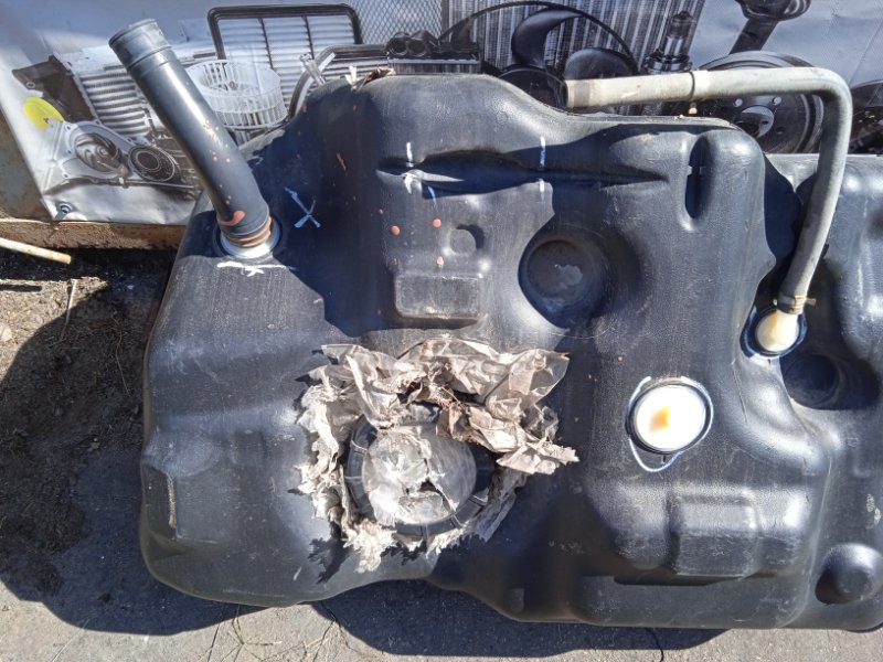 Бак топливный пластик Nissan Qashqai J10 2.0 БЕНЗИН MR20DE 2006 (б/у) Київ - зображення 2