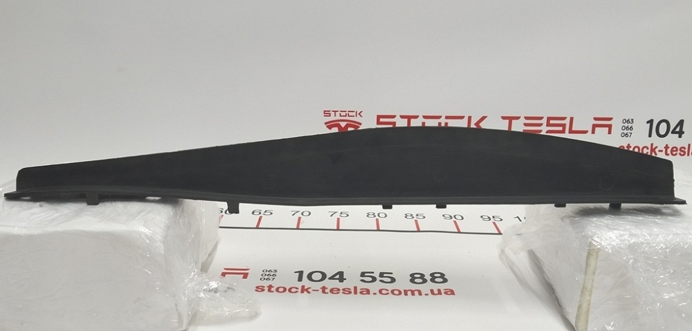 Задний молдинг (плавник) защиты двигателя левый малый Tesla model S 6008186-00-D Київ - зображення 1