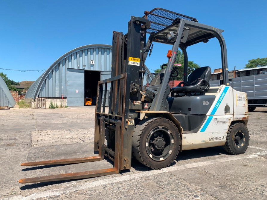 Вилочный погрузчик TCM на 3 тонны на больших 15 колесах пневмо, с отдельным позиционером вил Полтава - зображення 3