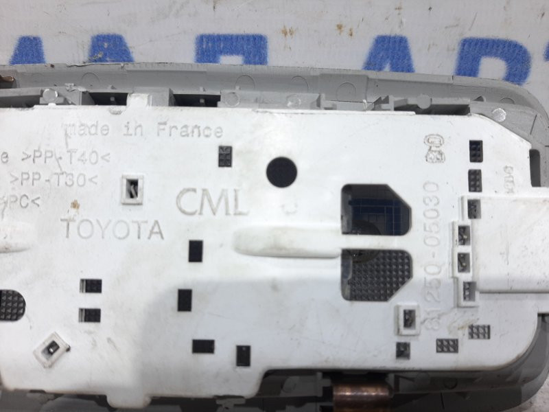 Плафон задний Toyota Avensis T27 1.8 БЕНЗИН 2ZRFAE 2009 (б/у) Киев - изображение 3