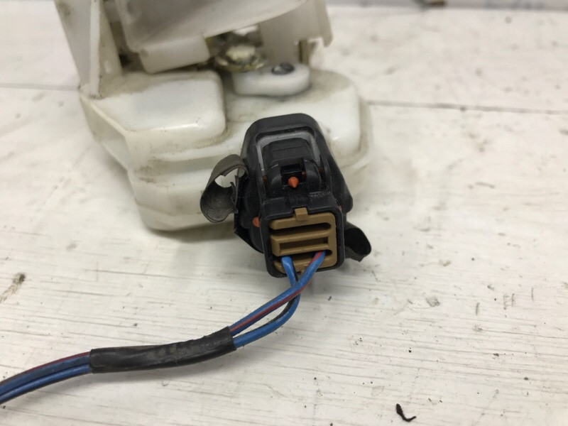 Замок двери передний правый Mitsubishi Pajero Wagon 3 3.2 ДИЗЕЛЬ 4M41 1999 (б/у) Київ - зображення 4