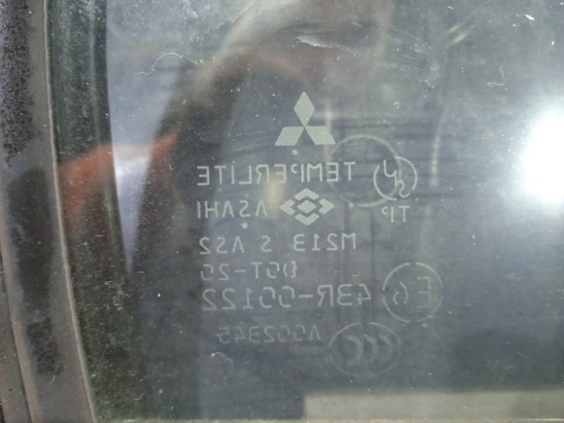 Стекло двери задней правой (форточка) Mitsubishi Lancer 9 1.6 БЕНЗИН 4G18 2003 (б/у) Київ - зображення 2