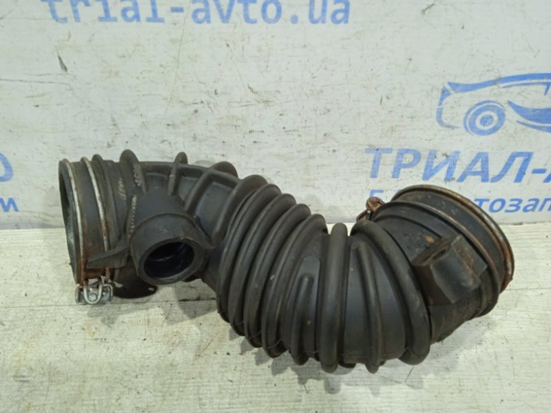 Патрубок воздушного фильтра Toyota Avensis T25 1.8 БЕНЗИН 1ZZFE 2002 (б/у) Киев - изображение 2