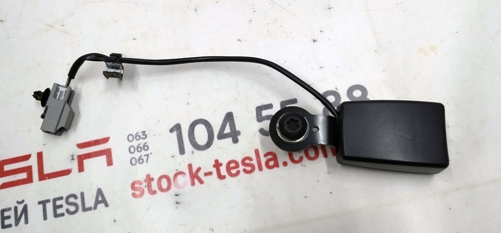 Замок ремня безопасности 2-го ряда сидений 60/40 правый/центральный (BLACK) (с царапинами) Tesla mod Київ - зображення 1