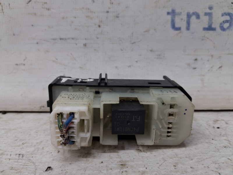 Кнопка стеклоподъемника Toyota Prado J120 3.0 DIESEL 1KDFTV 2002 (б/у) Киев - изображение 2