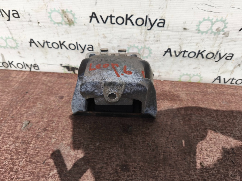Подушка (опора) двигателя левая Seat Leon 1.6 бензин 16V 1998-2005 (1J0199555) Ковель - изображение 1