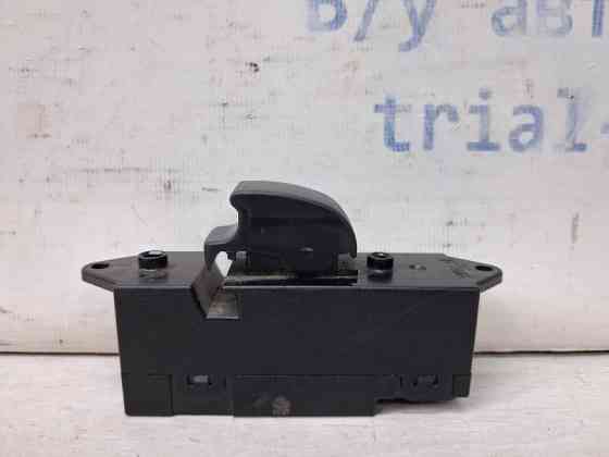 Кнопка стеклоподъемника Mitsubishi Pajero Wagon 4 3.2 ДИЗЕЛЬ 4M41 2006 (б/у) Киев