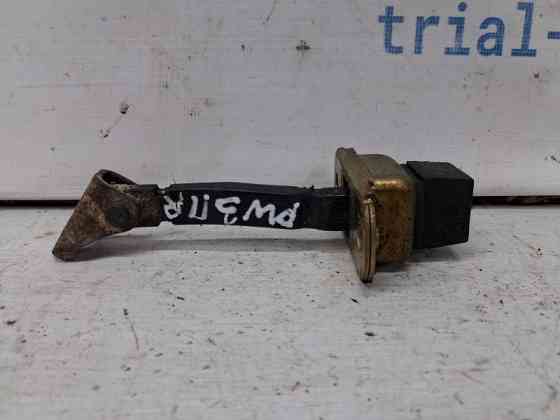 Ограничитель двери передний правый Mitsubishi Pajero Wagon 3 3.2 ДИЗЕЛЬ 4M41 1999 (б/у) Київ