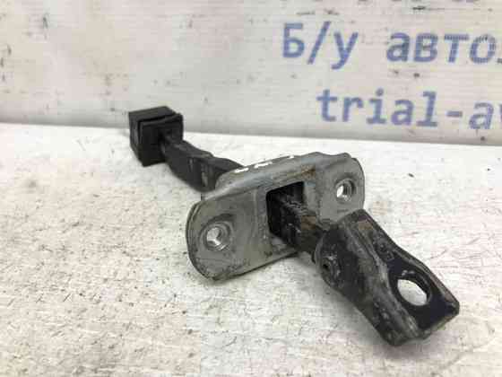 Ограничитель двери задний правый Mitsubishi Pajero Wagon 4 3.2 ДИЗЕЛЬ 4M41 2006 (б/у) Киев