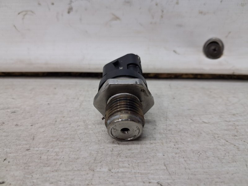 Датчик давления топлива в рейке Kia Sorento BL 2.5 DIESEL D4CB 2002 (б/у) Киев - изображение 2
