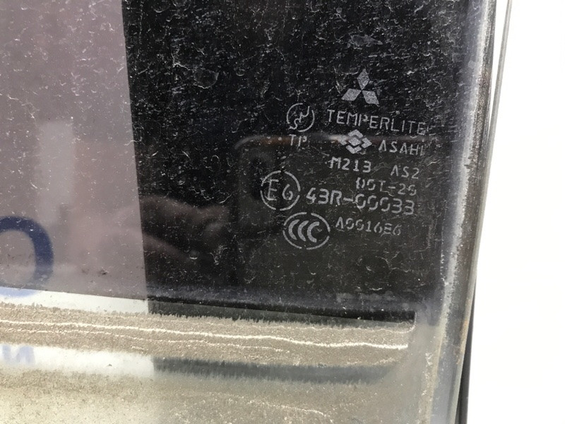 Стекло двери заднее левое Mitsubishi Pajero Wagon 3 3.2 ДИЗЕЛЬ 4M41 1999 (б/у) Киев - изображение 3