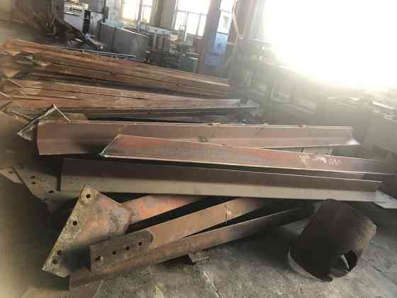 Металевий кутник б/у | товстий метал | довжина 2,5–3,5 м Долинська