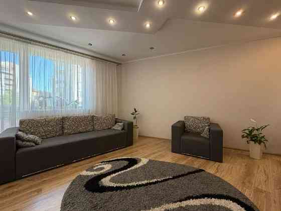 3 кімнатна в центрі біля шкіл та ліцеїв. 82 м². Лепкого. 3-й поверх Івано-Франківськ