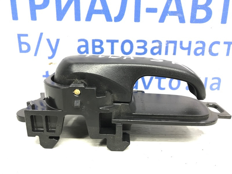 Ручка двери внутренняя правая Nissan Tiida C11 1.6 БЕНЗИН HR16 2004 (б/у) Киев - изображение 2