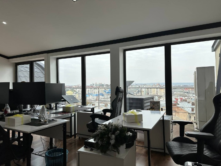 Не пропустіть, унікальне офісне приміщення в самому серці міста. Верхній поверх, тераси, ліфт Ивано-Франковск - изображение 5