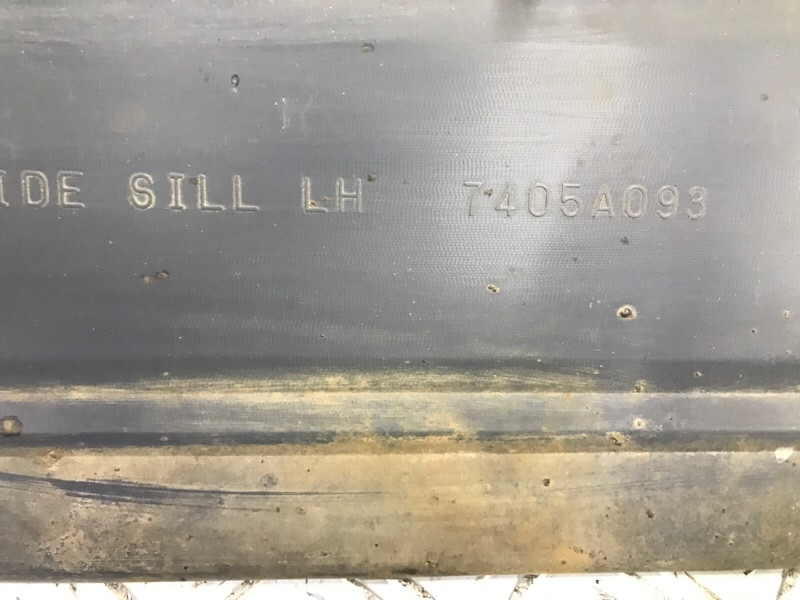 Накладка порога внешняя левая Mitsubishi Pajero Wagon 4 3.2 ДИЗЕЛЬ 4M41 2006 (б/у) Київ - зображення 8