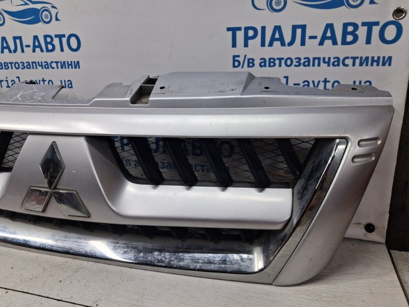 Решетка радиатора Mitsubishi Pajero Wagon 3 3.2 ДИЗЕЛЬ 4M41 1999 (б/у) Київ - зображення 3
