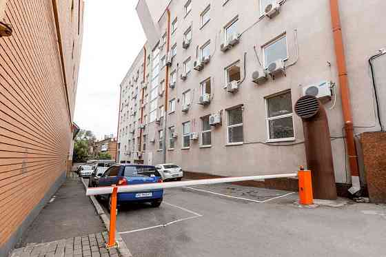 Продам. Торгово-офісна будівля 5718 м.кв. 37 соток. Центр. вул. Святослава Хороброго Дніпро