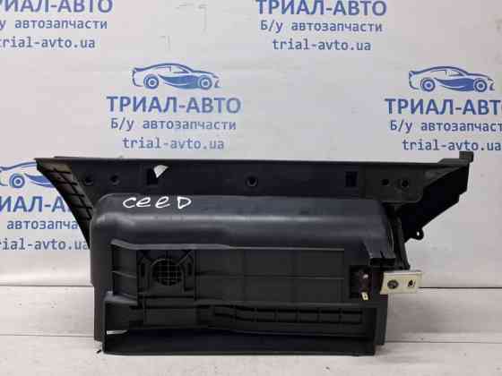 Бардачок Kia Ceed ED 1.6 DIESEL D4FB 2006 (б/у) Киев