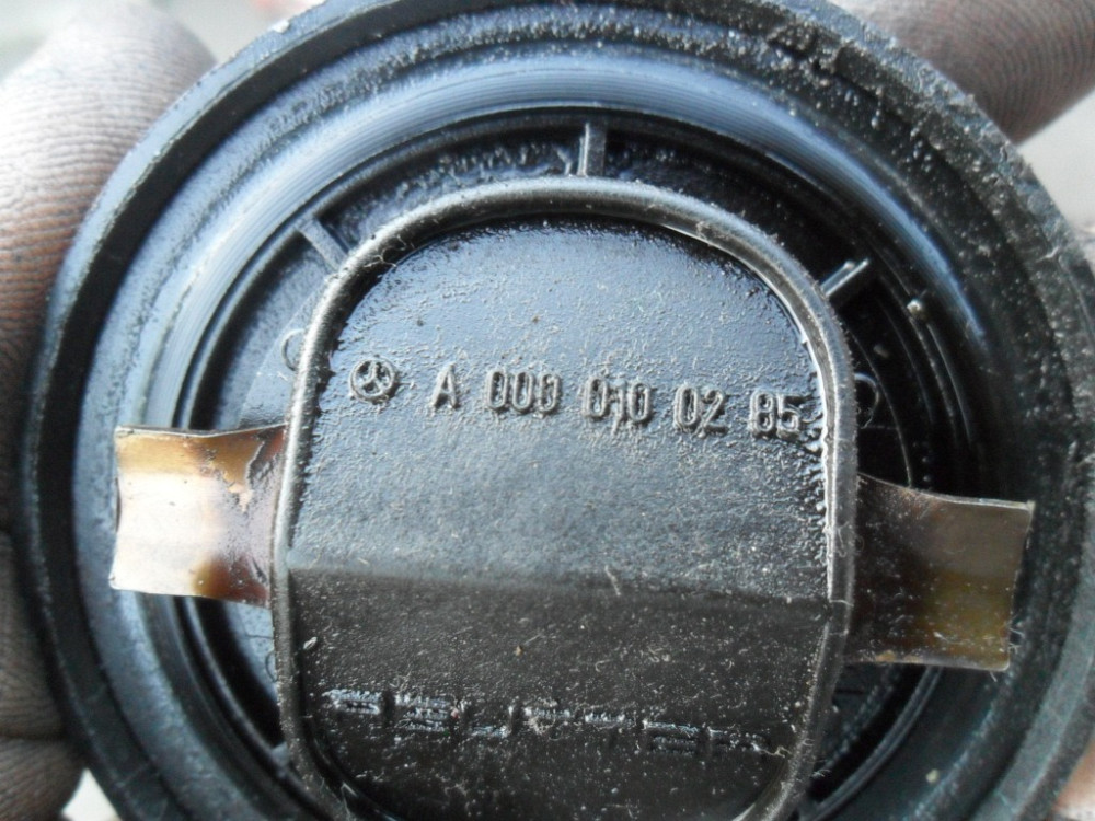 A0000100285, Кришка маслогорловини Mерседес, оригінал Mercedes Вінниця - зображення 2