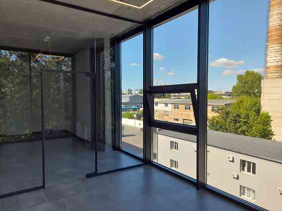 Офісне приміщення 17 кв. м. видове у сучасному офісно-складському комплексі Київ