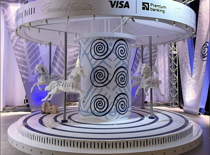 Фотозона «Карусель» з кіньми на замовлення Київ - зображення 2