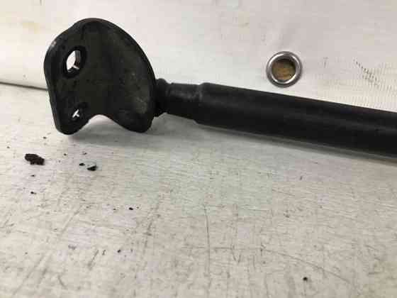 Амортизатор капота Kia Sorento 2002-2011 811813E010 (Арт. 59608) Київ