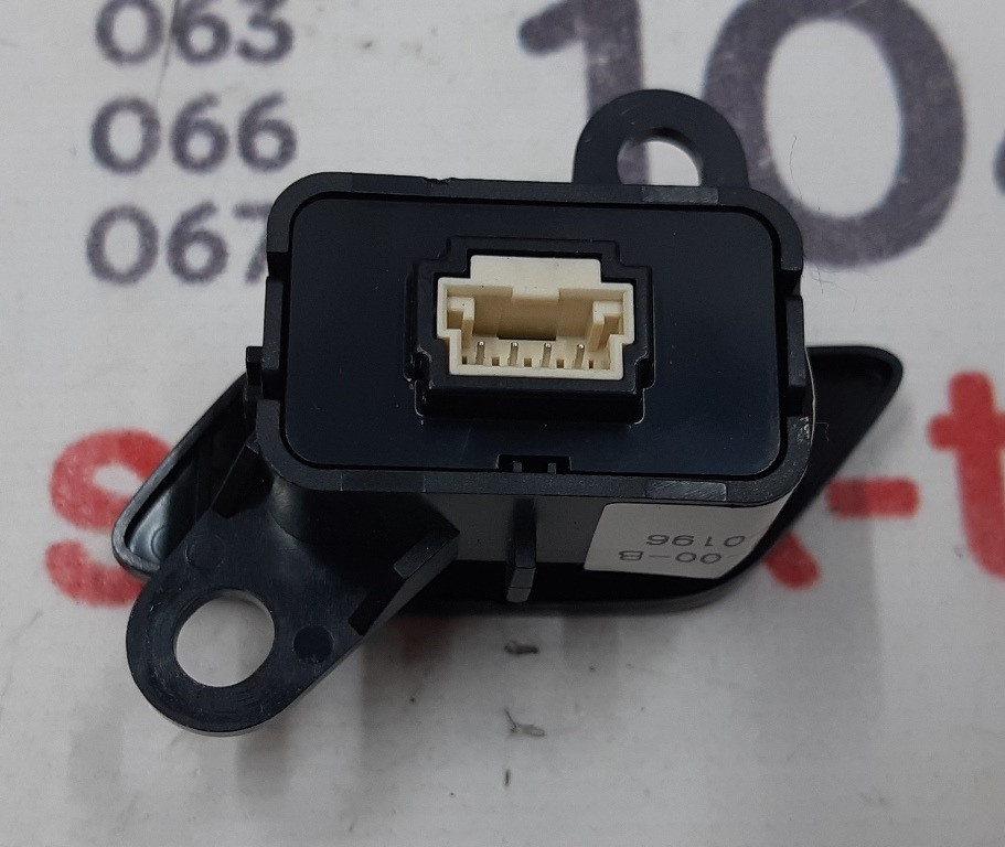 1Кнопка лёгкого входа 2-го 3-го ряда правая глянцевая Tesla model X 1054314-00-B Київ - зображення 2