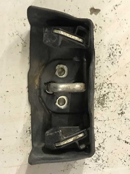 Бу скоба замка крышки багажника Mercedes W168 A1687400132, A1686930117 Кропивницкий - изображение 1