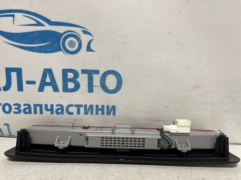 Фонарик задней полки Hyundai Sonata YF 2.4 БЕНЗИН G4KJ 2010 (б/у) Киев - изображение 2