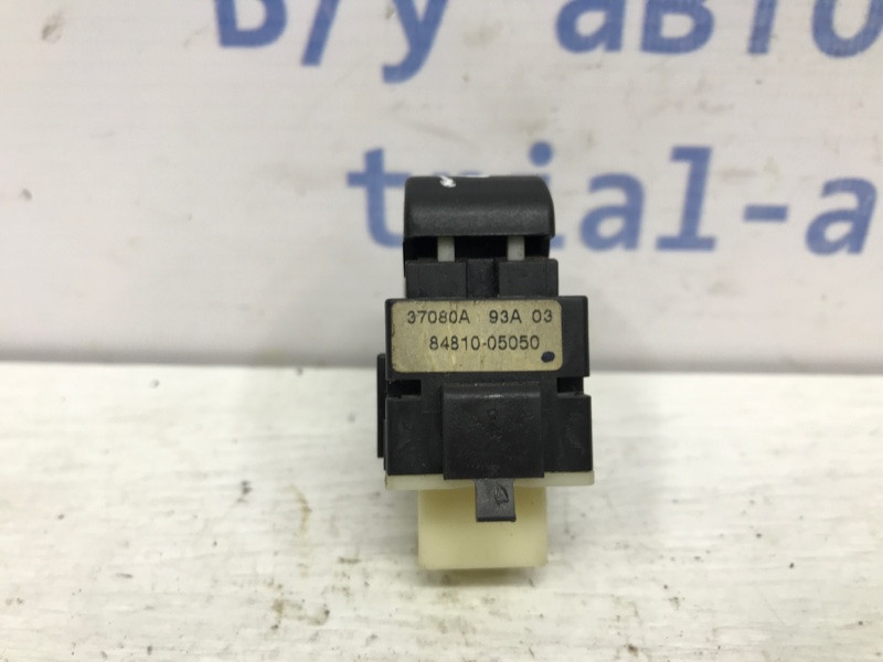 Кнопка стеклоподъемника Toyota Avensis T25 2.0 DIESEL 1CDFTV 2002 (б/у) Киев - изображение 2