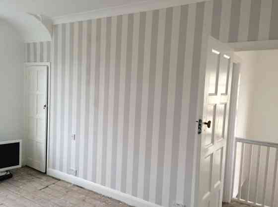 Поклейка стін шпалерами Київ Киев