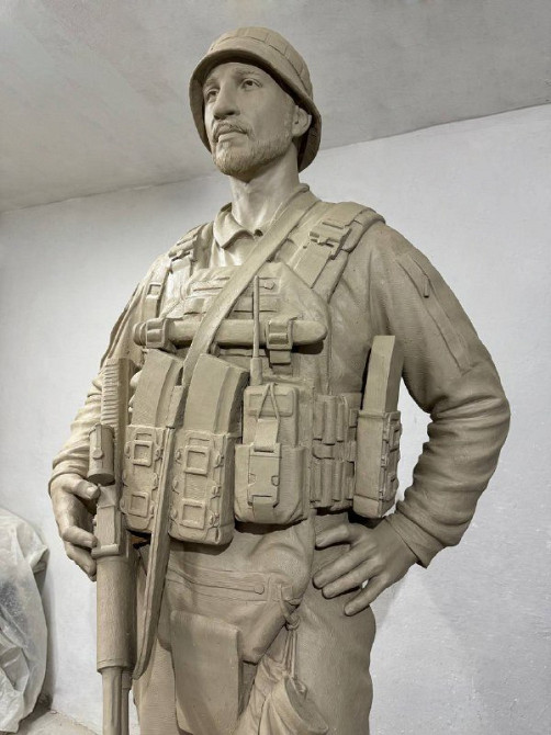 Бронзовий пам’ятник загиблому військовому ТрО — авторська робота на замовлення Київ - зображення 3