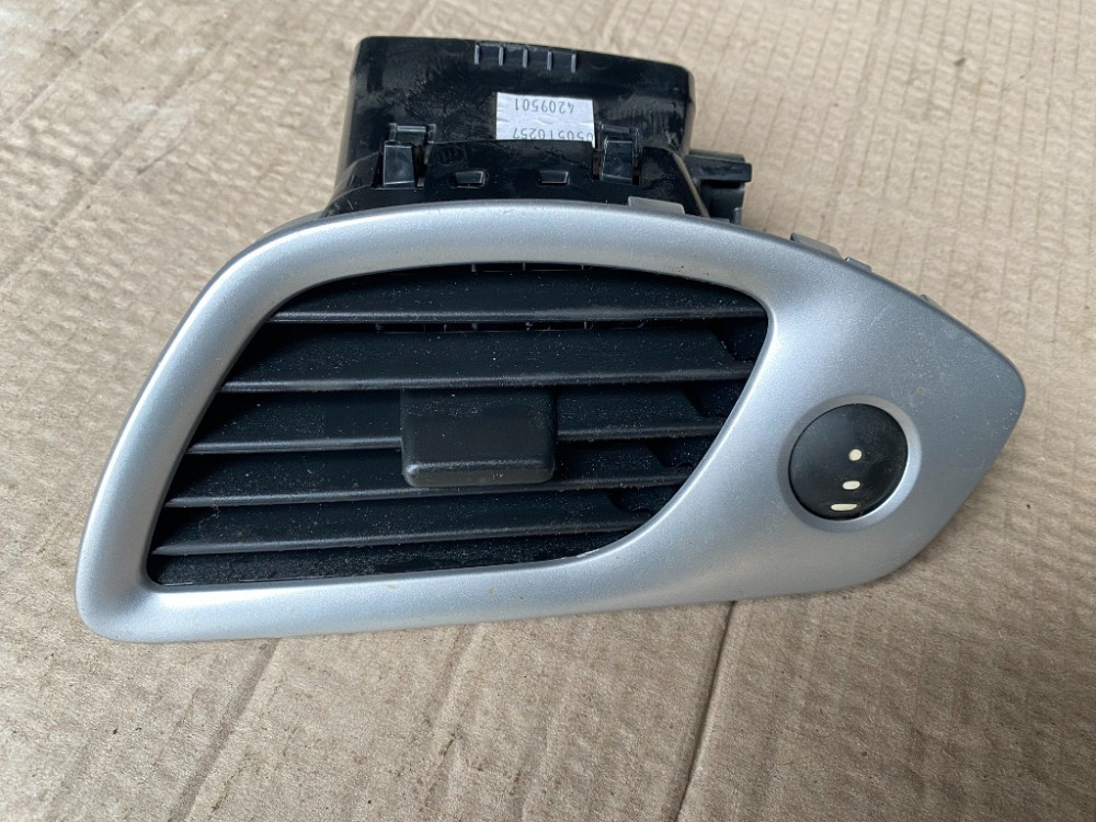 Дефлектор воздушный правый  Renault Scenic III 2009-2016 (687602829R) Ковель - изображение 1