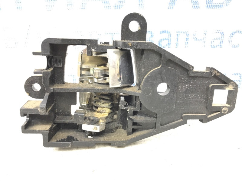 Ручка двери внутренняя правая Mitsubishi L200 KB 2.5 ДИЗЕЛЬ 4D56U 2006 (б/у) Киев - изображение 3