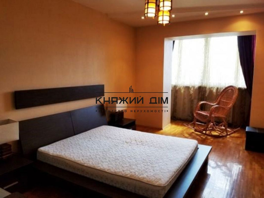 Простора, стильна 3-х к. кв. Севастопольська площа. № 11154088 Киев - изображение 3