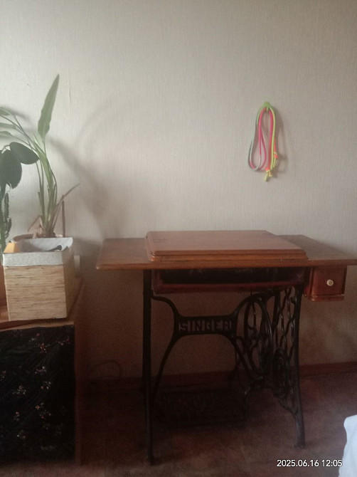 Продам антикварную швейную машинку Дніпро - зображення 1