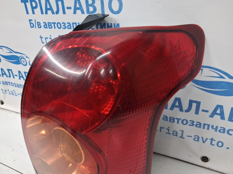 Фонарь задний внешний правый Toyota Avensis T25 2.2 DIESEL 2ADFTV 2002 (б/у) Київ - зображення 2