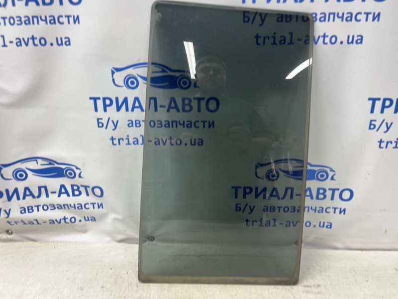 Стекло двери задней левой (форточка) Mitsubishi Pajero Wagon 3 3.2 ДИЗЕЛЬ 4M41 1999 (б/у) Київ - зображення 1