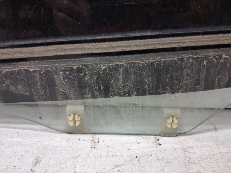 Стекло двери заднее правое Mitsubishi Pajero Wagon 3 3.2 ДИЗЕЛЬ 4M41 1999 (б/у) Київ - зображення 2