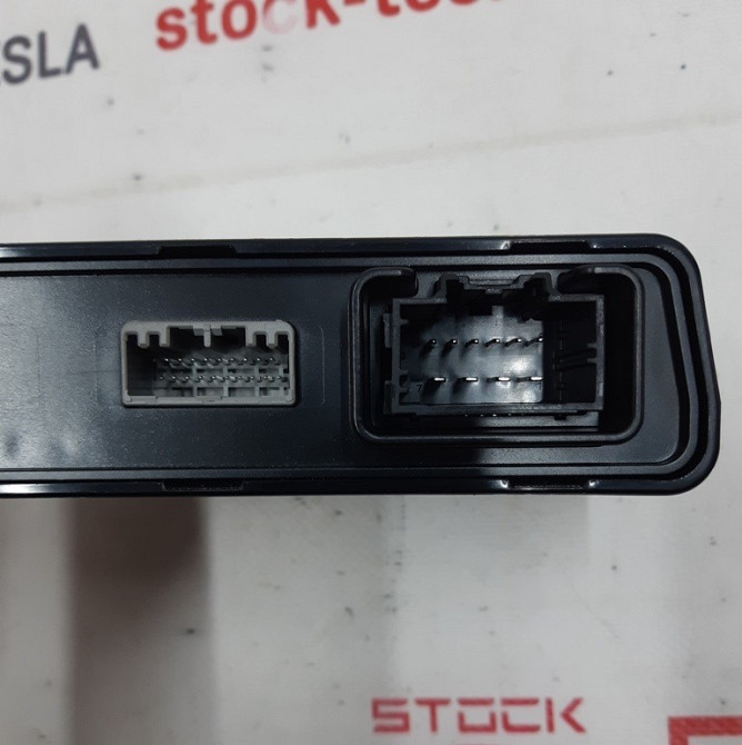 Блок управления панорамным люком Tesla model S, model S REST 1007512-00-B Киев - изображение 4