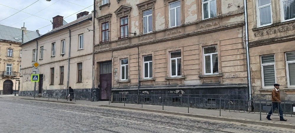 Продаж 2-кімнатної квартири в ближньому центрі Львова (кут Хмельницького – Гайдамацької) Львів - зображення 2