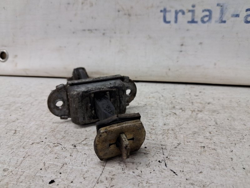 Ограничитель двери передний левый Nissan Navara D40 2.5 DIESEL YD25DDTI 2004 (б/у) Київ - зображення 3